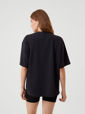 
                  
                    Laden Sie das Bild in den Galerie-Viewer, STUDIO T-SHIRT- Damen T-Shirt | lockere, übergroße Passform - Schwarz
                  
                