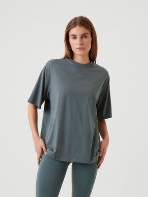 
                  
                    Laden Sie das Bild in den Galerie-Viewer, STUDIO T-SHIRT - Damen T-Shirt | lockere, übergroße Passform - Grün
                  
                