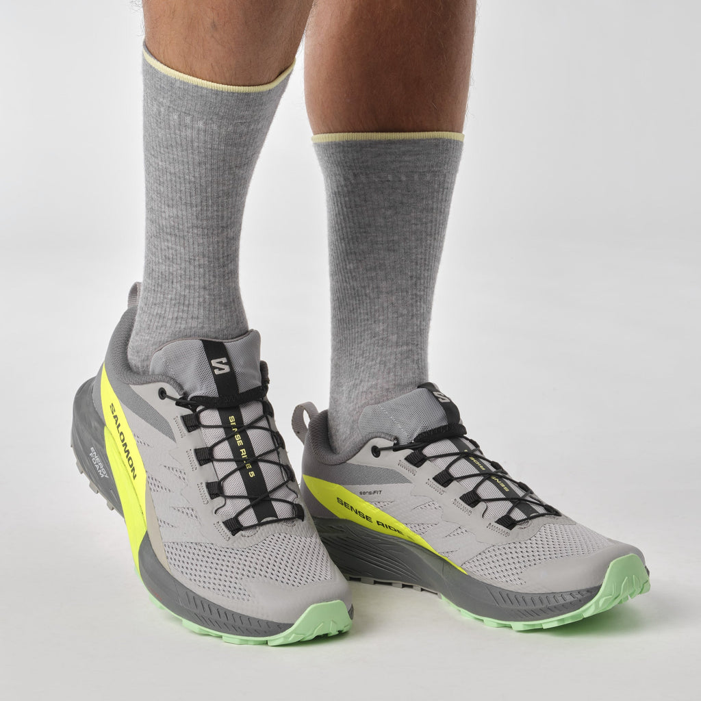 SENSE RIDE 5 - Herren Laufschuh | ein vielseitiger Trailrunning-Schuh - Grau-Gelb Alloy/Quiet Shade/Safety Yellow Bild 2